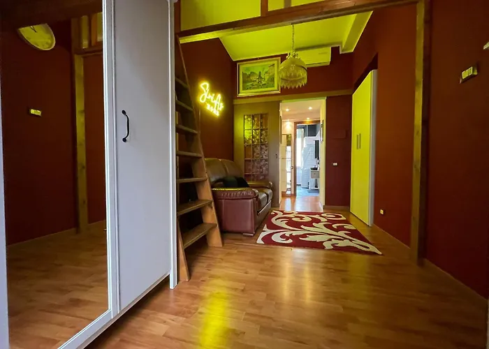 Siria's Apartment Rom